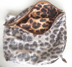 Angel Çanta Aksesuar Leopar 38X38 Cm, Dikilmiş Halde, Fermuarlı Astar - Angel Çanta Aksesuar