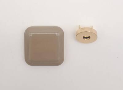 Angel Çanta Aksesuar 3.5 cm Kare Akrilikli Koyu Bej Renk Light Gold Mıknatıslı Kilit - 1