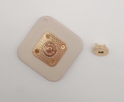 Angel Çanta Aksesuar 7 cm Kare Akrilikli Bej Renk Light Gold Mıknatıslı Kilit - 3