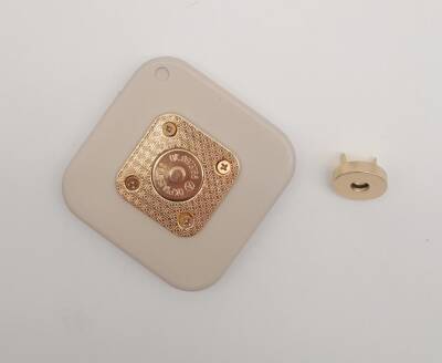 Angel Çanta Aksesuar 7 cm Kare Akrilikli Bej Renk Light Gold Mıknatıslı Kilit - 3