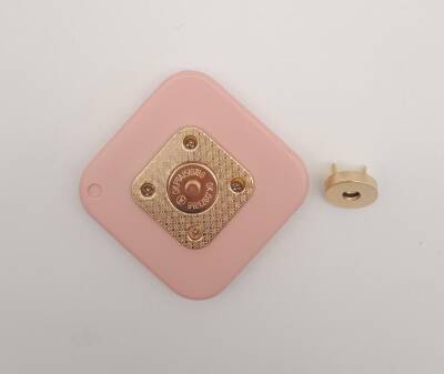 Angel Çanta Aksesuar 7 cm Kare Akrilikli Pudra Renk Light Gold Mıknatıslı Kilit - 3