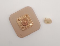 Angel Çanta Aksesuar 7 cm Kare Akrilikli Sütlü Kahve Renk Light Gold Mıknatıslı Kilit - 3