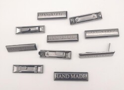 Angel Çanta Aksesuar 10 lu Handmade Yazılı Metal Etiket Plaka Süs Füme Renk - Angel Çanta Aksesuar